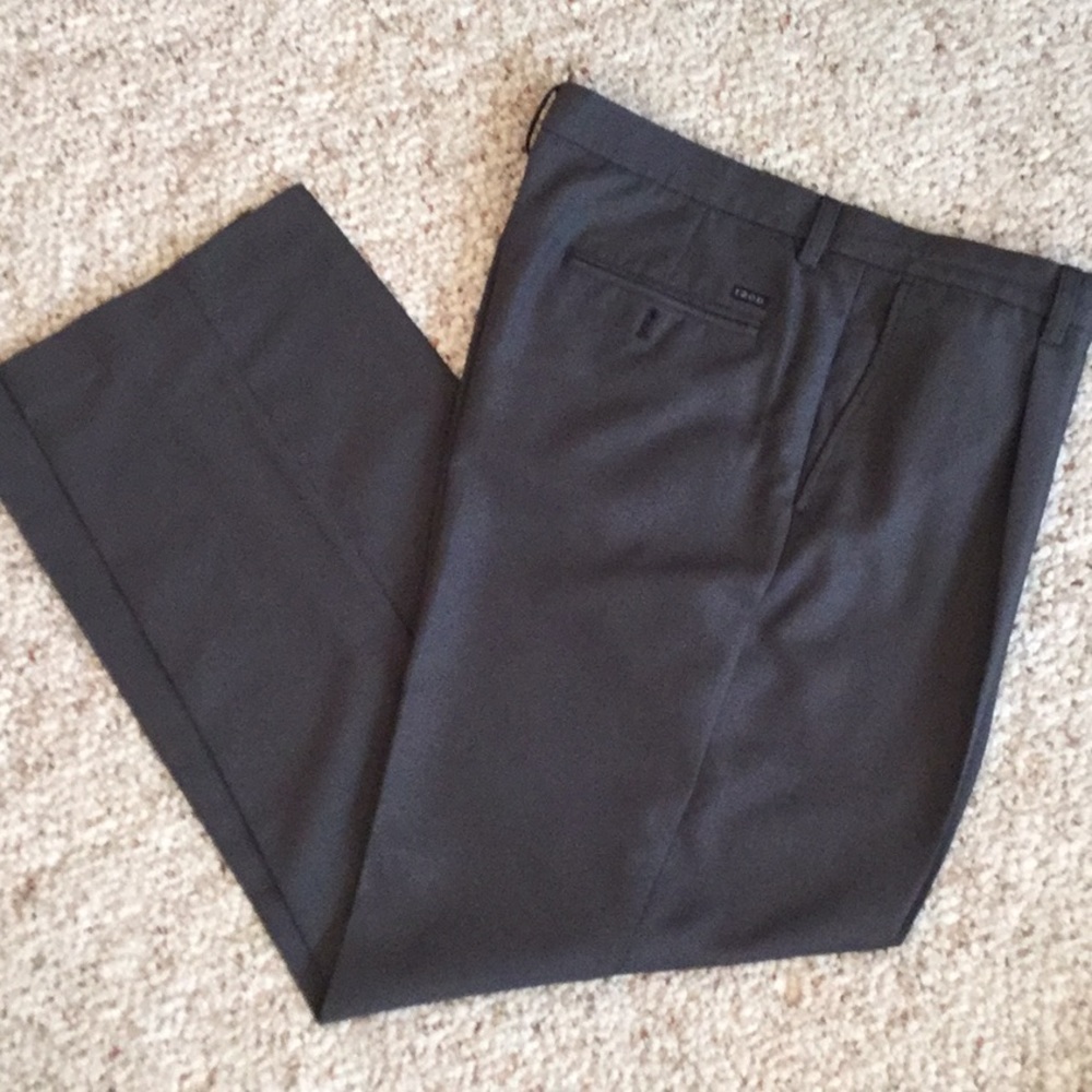 IZOD men’s golf or casual pants